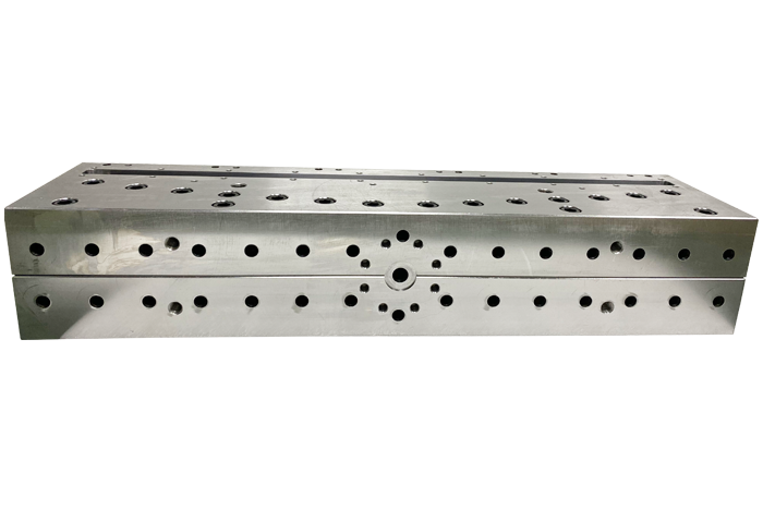 熔喷模具的工作原理-东莞市启泰精密塑胶五金制品